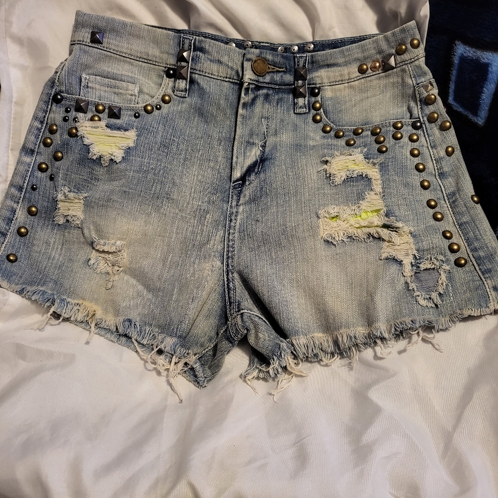 Women size 26 BlankNYC denim studded distressed shorts